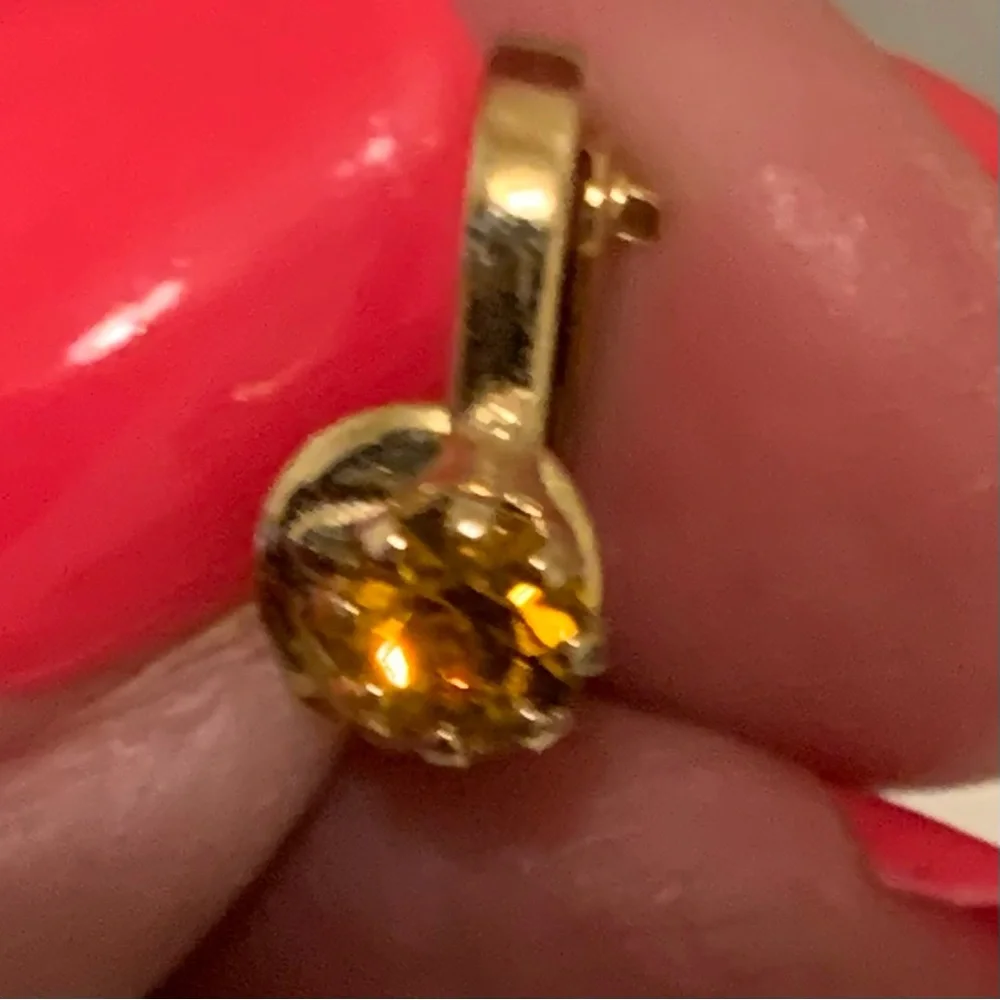 VINTAGE Topaz Color Stones Clip On Gold Tone Earrings Jewelry Beautiful designs